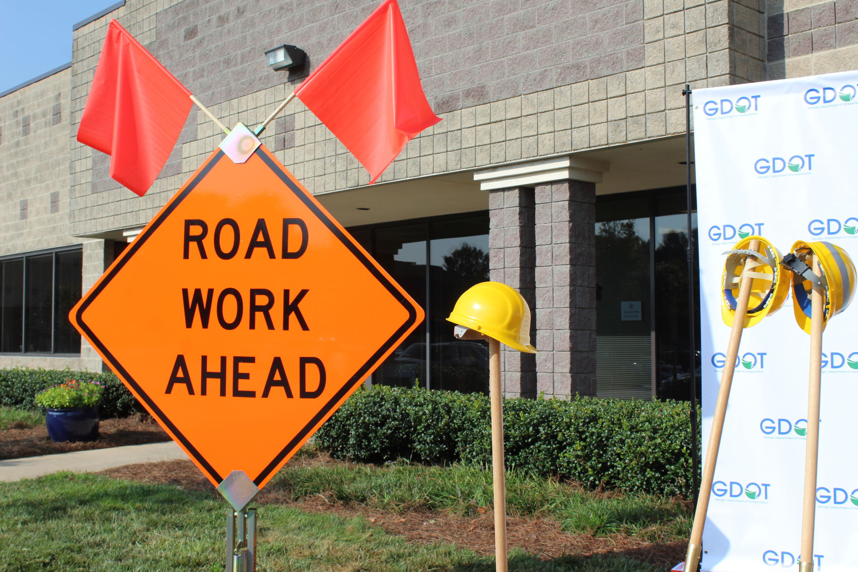 Camp Creek DDI road work sign 01